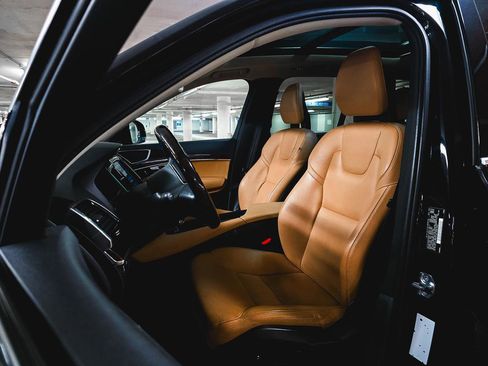 Used 2016 Volvo XC90 T6 Momentum image 18