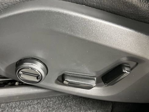 Used 2021 Volvo XC90 T6 Momentum w/ Protection Package Premier image 11