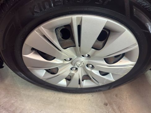 Used 2013 Toyota Yaris L image 26