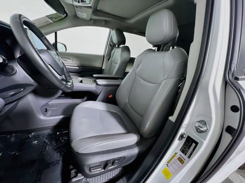 Used 2024 Toyota Sienna XLE FWD image 15