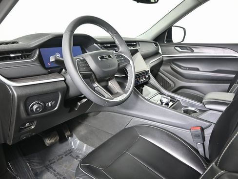 Used 2023 Jeep Grand Cherokee Limited image 23