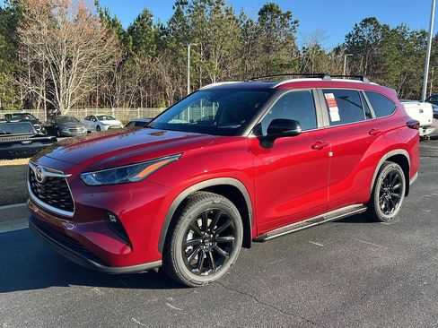New 2026 Toyota Highlander XLE image 1
