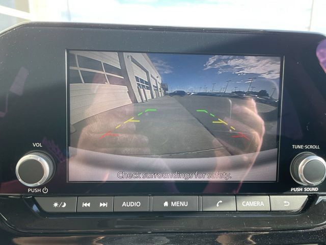 Used 2024 Nissan Pathfinder SV AWD/4WD image 17