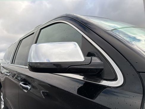 Used 2016 Chevrolet Suburban LTZ image 4