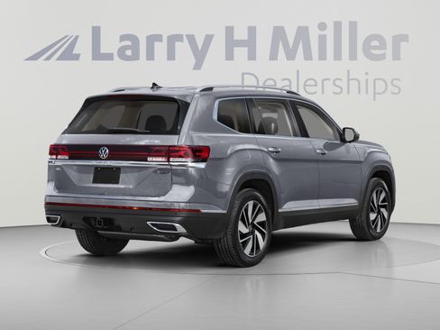 Used 2024 Volkswagen Atlas SEL AWD/4WD image 2