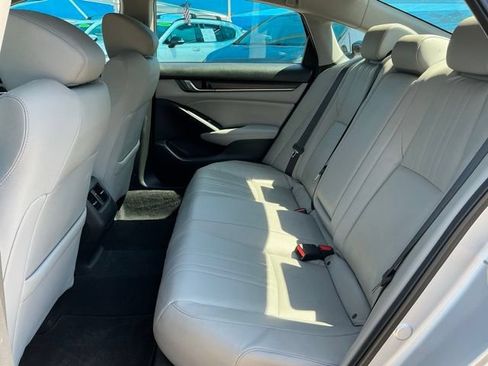 Used 2018 Honda Accord Touring image 7