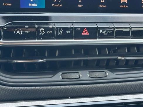 New 2026 Jeep Compass Trailhawk w/ Sun, Sound & Navigation Group AWD/4WD image 21