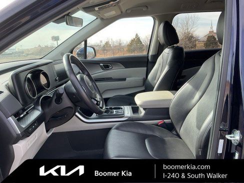 Certified 2024 Kia Carnival LX image 18