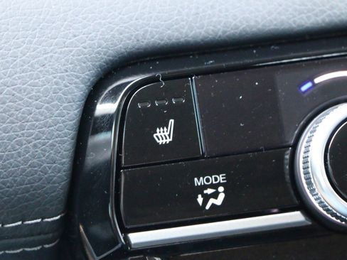 Used 2025 Honda Pilot Touring image 25