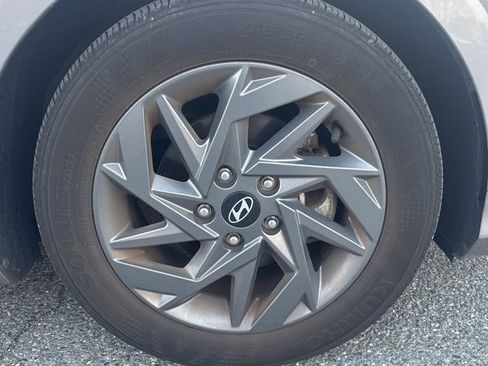 Used 2024 Hyundai Elantra SEL image 32