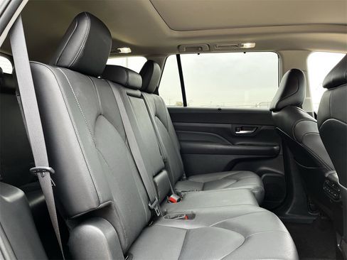 Used 2024 Toyota Grand Highlander AWD Hybrid image 27