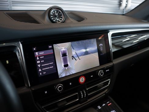 Certified 2026 Porsche Macan AWD/4WD image 21