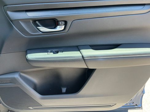 Used 2025 Honda CR-V LX image 18
