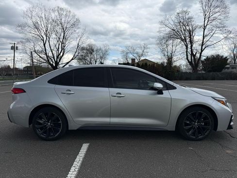 Used 2024 Toyota Corolla SE FWD image 3