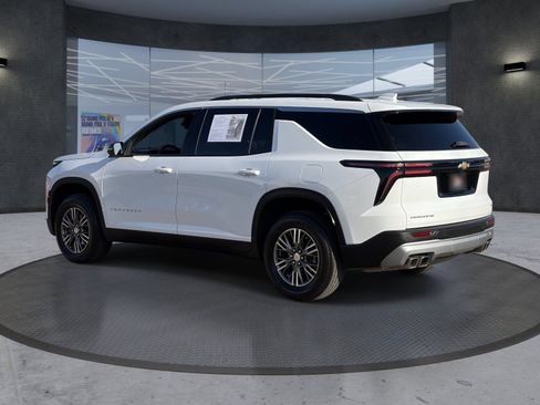 Certified 2024 Chevrolet Traverse LT w/ Trailering Package FWD image 4