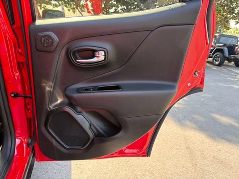 Used 2022 Jeep Renegade Latitude w/ Sun/Sound Group AWD/4WD image 12