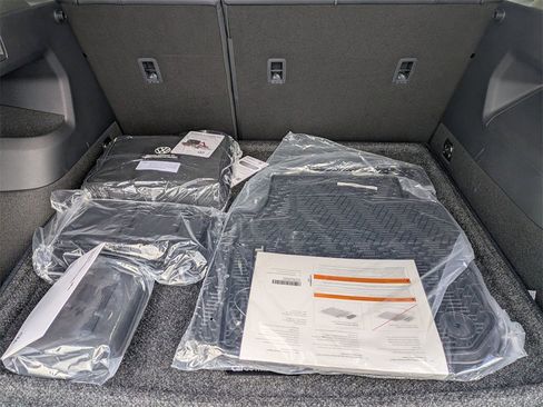 New 2026 Volkswagen Tiguan SE R-Line image 33