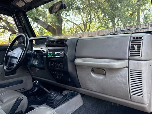 Used 2004 Jeep Wrangler X w/ Convenience Group AWD/4WD image 37