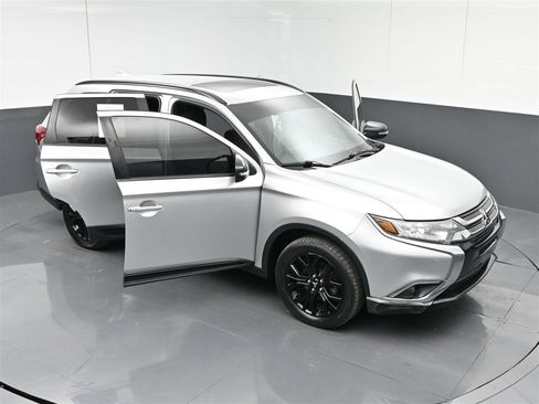 Used 2018 Mitsubishi Outlander SEL AWD/4WD image 38