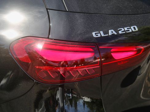 Certified 2025 Mercedes-Benz GLA 250 GLA 250 image 8