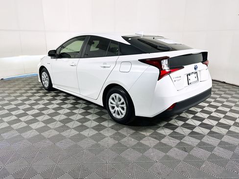 Used 2021 Toyota Prius XLE image 5