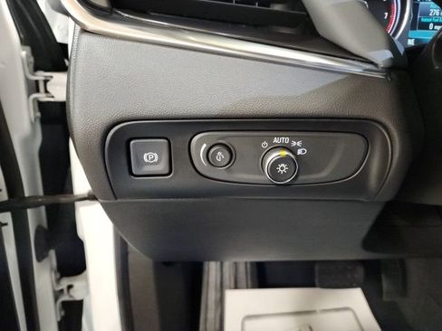 Used 2018 Buick Enclave Essence image 19