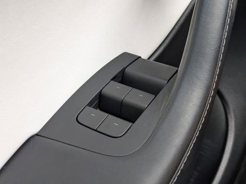 Used 2022 Tesla Model Y Performance AWD/4WD image 26