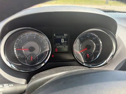 Used 2014 Chrysler Town & Country Touring-L w/ Driver Convenience Group FWD image 14