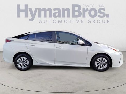 Used 2016 Toyota Prius Three image 2