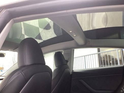 Used 2023 Tesla Model 3 Standard Range image 19