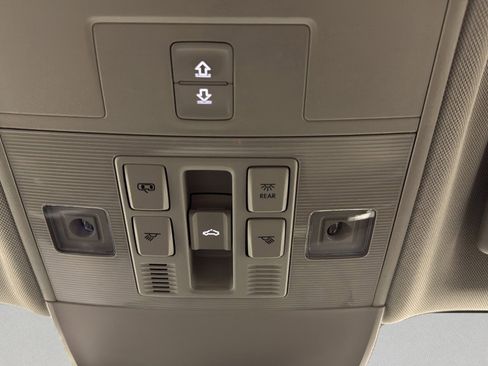 Used 2025 Volkswagen Taos SE image 23