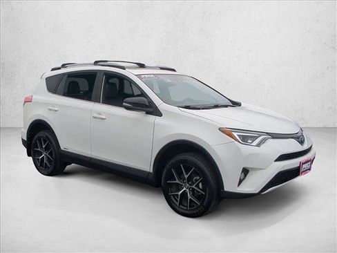 Used 2018 Toyota RAV4 SE AWD/4WD image 2