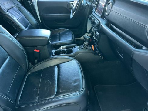 Used 2018 Jeep Wrangler Unlimited Sahara AWD/4WD image 15