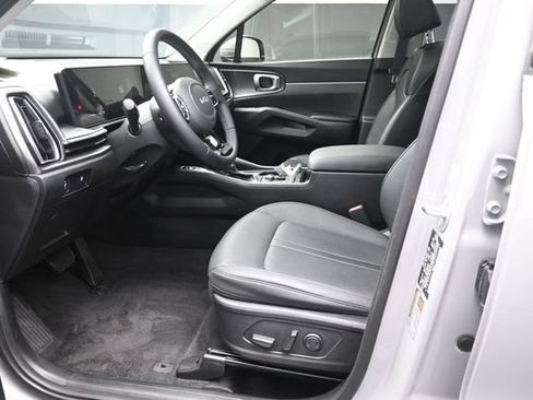 Used 2025 Kia Sorento S w/ Panoramic Sunroof Package FWD image 17