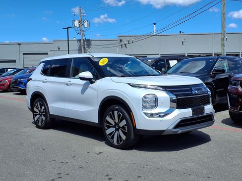 Used 2025 Mitsubishi Outlander SE AWD/4WD image 1