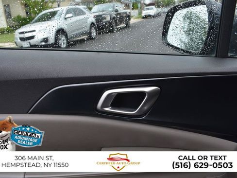 Used 2025 Kia Carnival FWD image 13