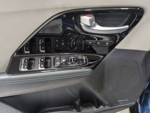 Used 2020 Kia Niro EX Premium FWD image 17