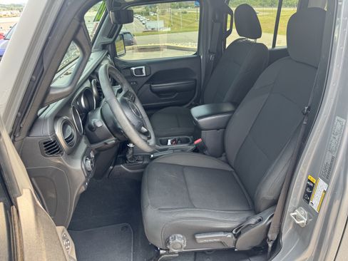Used 2023 Jeep Wrangler Unlimited w/ Sun & Screen Package AWD/4WD image 18