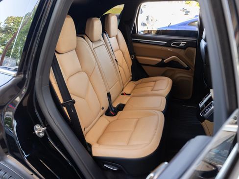 Used 2016 Porsche Cayenne AWD/4WD image 26