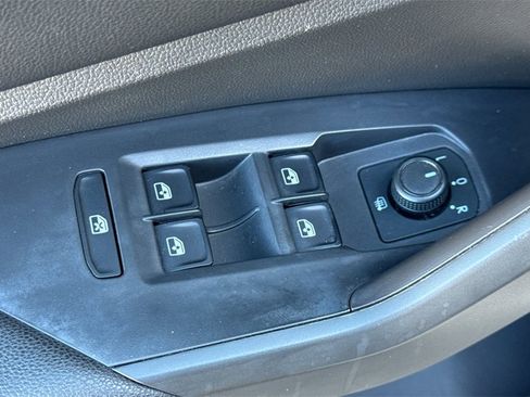 Used 2020 Volkswagen Jetta SE image 15