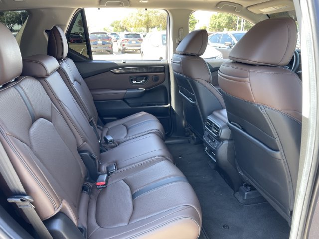 Used 2025 Honda Pilot Elite image 28