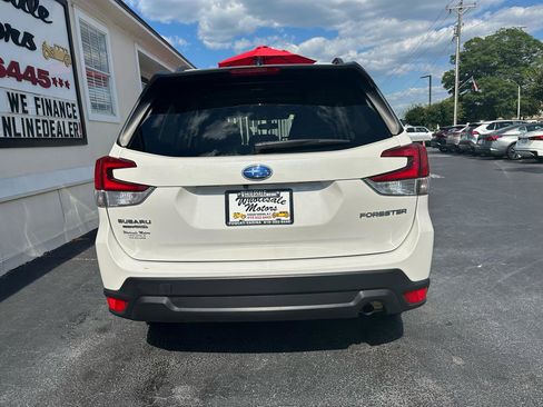 Used 2024 Subaru Forester Premium AWD/4WD image 5