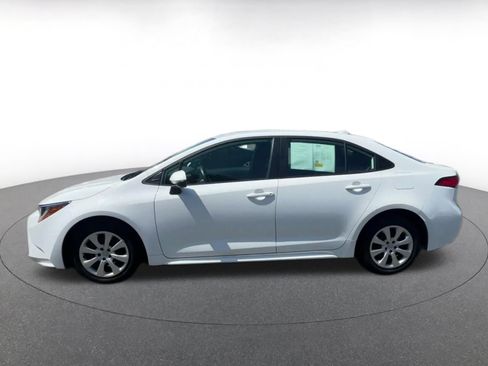 Used 2025 Toyota Corolla LE FWD image 9