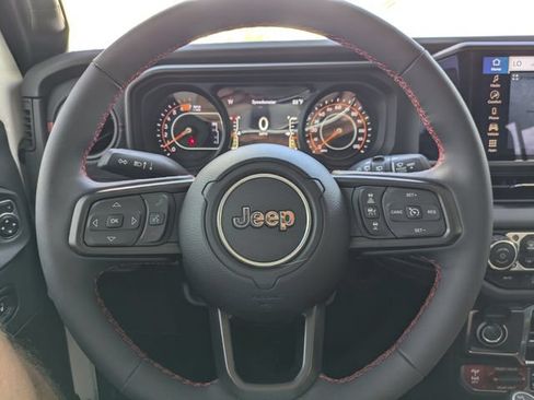 Used 2024 Jeep Wrangler Unlimited Rubicon w/ XTREMEE 35" Tire Package AWD/4WD image 27