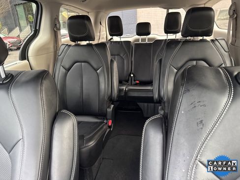 Used 2024 Chrysler Pacifica Touring-L image 35