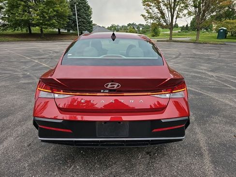 Used 2025 Hyundai Elantra SEL FWD image 5