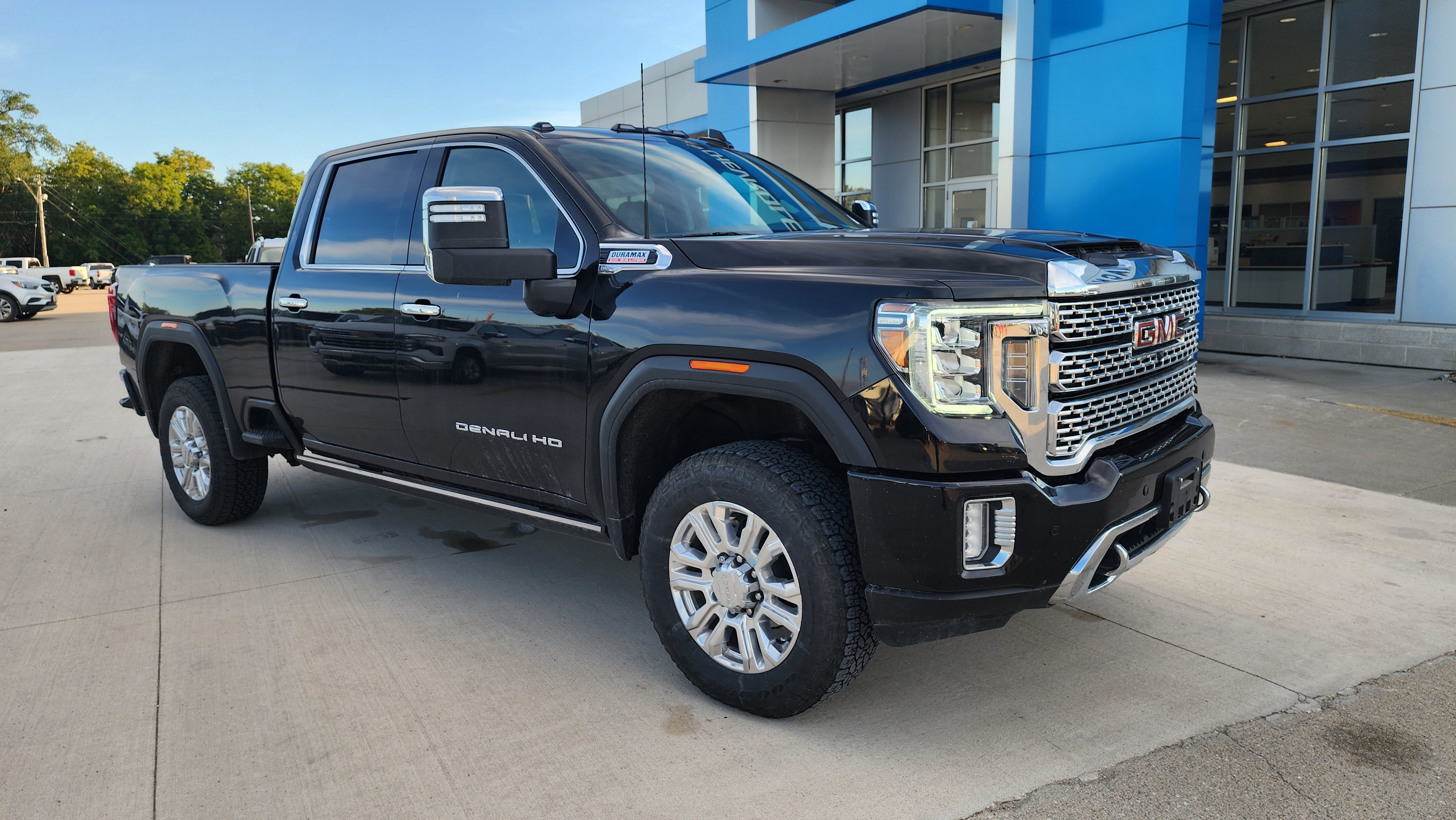 Certified 2022 GMC Sierra 2500 Denali w/ Denali Black Diamond Edition AWD/4WD image 3