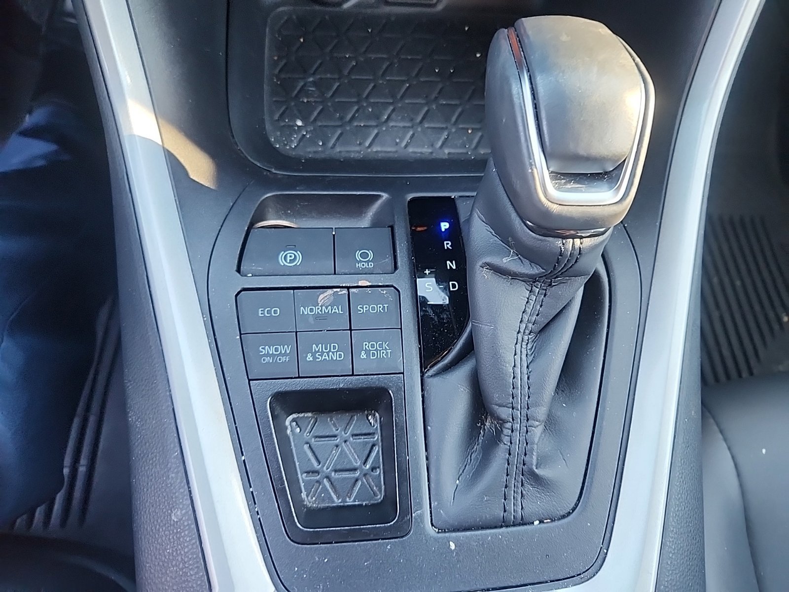 Used 2025 Toyota RAV4 XLE Premium w/ Weather Package AWD/4WD image 16