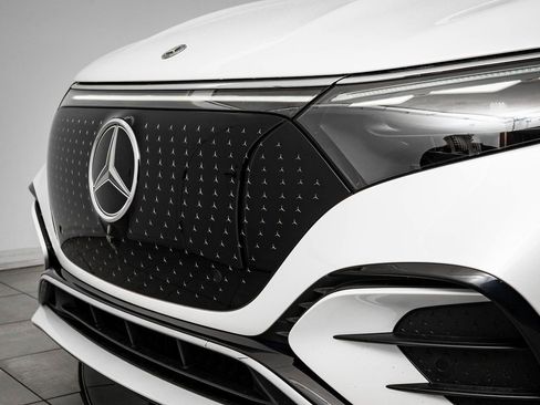 Certified 2023 Mercedes-Benz EQS 580 4MATIC SUV image 3