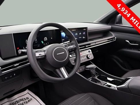 Used 2025 Hyundai Santa Cruz SE image 11